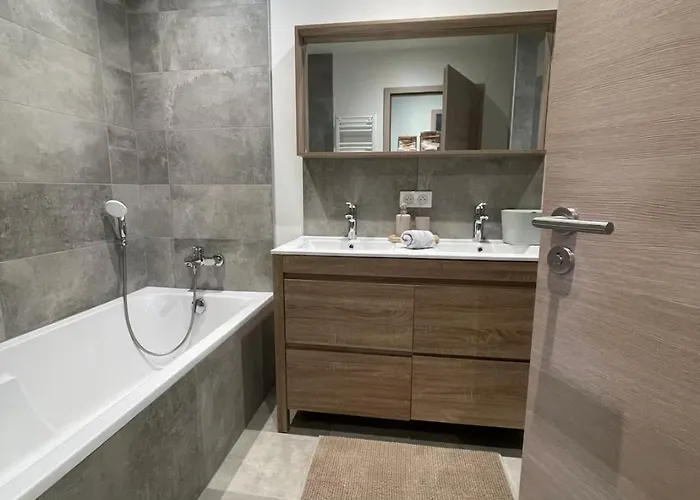 Independant Calme Confort Detente Et Convivialite * 伊斯内姆